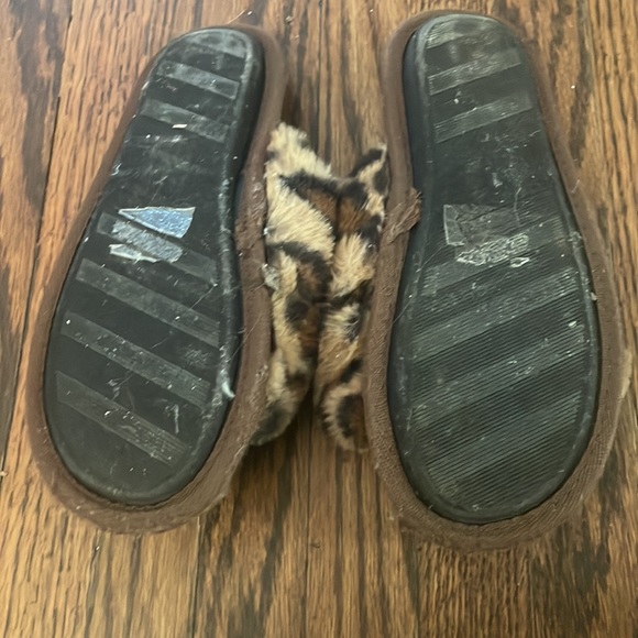 Steve Madden Fluffy Cheetah Print Slippers - Picture 2 of 4